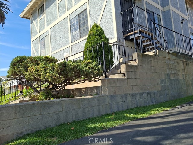 Detail Gallery Image 3 of 3 For 1805 Vine #F,  Alhambra,  CA 91801 - 3 Beds | 2/1 Baths