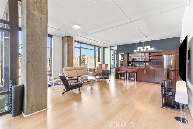 1111 S Grand Avenue, Los Angeles CA: https://media.crmls.org/medias/d80faa25-8b76-48ca-9bfb-8be1cf70e922.jpg