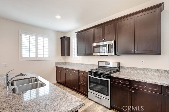 9126 Foster Lane, Chatsworth CA: https://media.crmls.org/medias/d80faec5-687b-46a2-b8c2-85be7f8a8b69.jpg