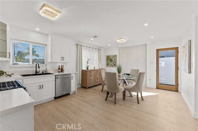 Detail Gallery Image 10 of 36 For 8502 Comolette, Downey,  CA 90242 - 3 Beds | 2 Baths