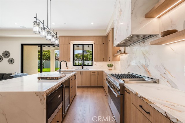 521 N Sparks Street, Burbank CA: https://media.crmls.org/medias/d8106e8d-40e3-4880-802a-d3eafa077a2f.jpg