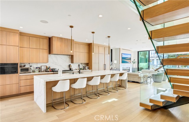 Detail Gallery Image 16 of 62 For 221 Heliotrope Ave, Corona Del Mar,  CA 92625 - 4 Beds | 5/1 Baths