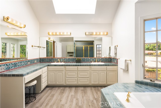 23721 Sarda Road, Valencia CA: https://media.crmls.org/medias/d810b82b-d9be-414c-9aac-2a7c1923008c.jpg