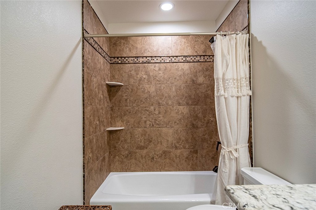 https://media.crmls.org/medias/d8113bed-fbc6-4b30-b354-fd4434c273ff.jpg?preset=X-Large