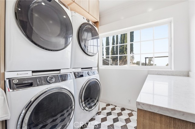 Detail Gallery Image 24 of 55 For 381 S Henning Way, Anaheim,  CA 92807 - 6 Beds | 6 Baths