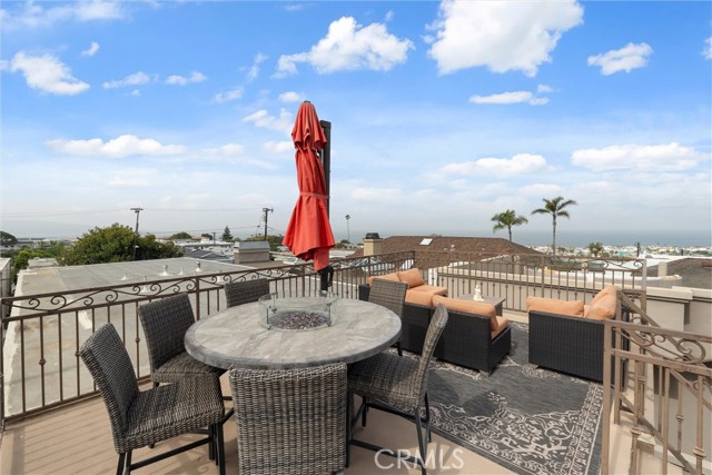 729 Longfellow Avenue, Hermosa Beach CA: https://media.crmls.org/medias/d812a49d-2529-4d72-97f8-6eac012d73d1.jpg