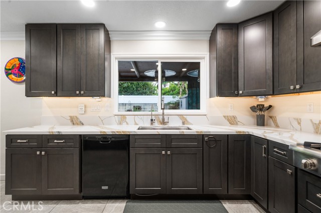 Detail Gallery Image 11 of 35 For 5842 Shasta Cir, La Palma,  CA 90623 - 5 Beds | 3/1 Baths