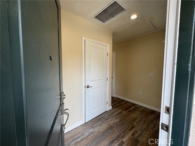 434 N Beachwood Drive, Burbank CA: https://media.crmls.org/medias/d814ddb4-cd15-469e-94c2-2e0c1d5cb95b.jpg