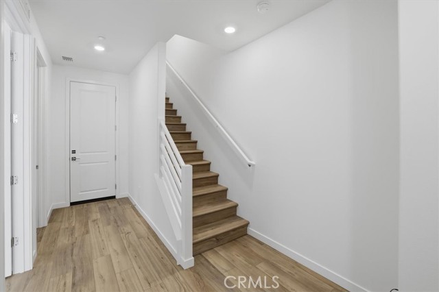 Detail Gallery Image 3 of 47 For 27317 Bear Creek Ln, Valencia,  CA 91381 - 3 Beds | 3/1 Baths