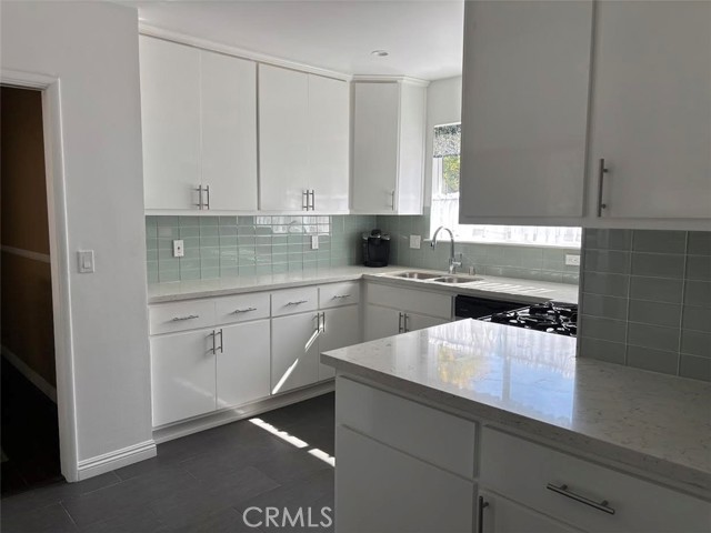 6914 Andasol Avenue, Lake Balboa CA: https://media.crmls.org/medias/d815abad-90dc-4fc7-b717-30bfe1c13d6c.jpg