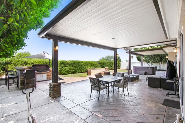 9271 Millionaire Lane, Riverside CA: https://media.crmls.org/medias/d815bf9f-6cdb-4cf8-9278-ced8882ef084.jpg