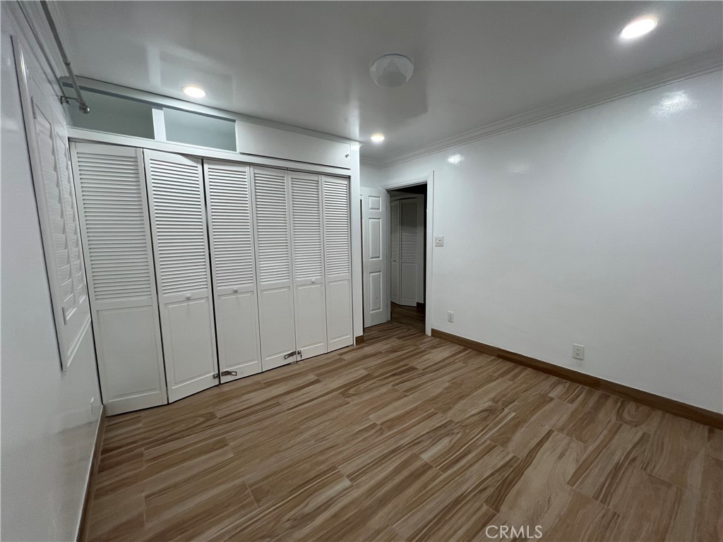 https://media.crmls.org/medias/d816aaf9-64c5-472a-82e0-11918db2885b.jpg?preset=X-Large