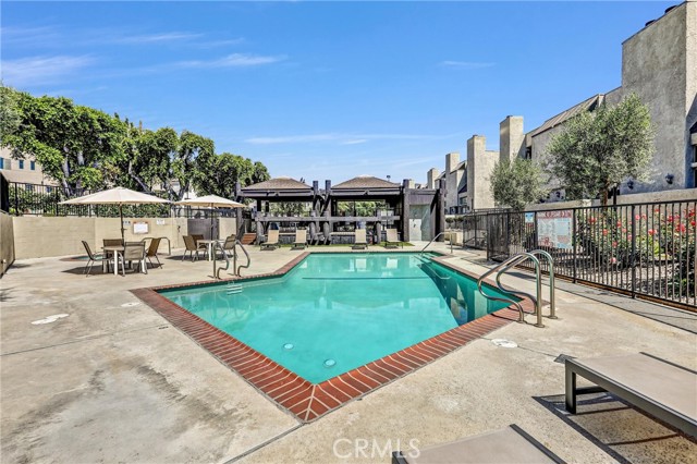 Detail Gallery Image 33 of 35 For 984 W Riverside Dr, Burbank,  CA 91506 - 3 Beds | 3 Baths