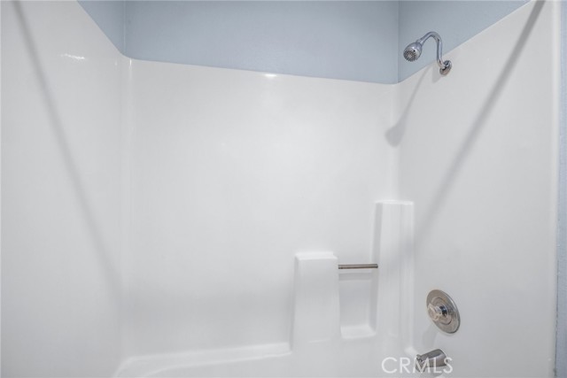 Detail Gallery Image 14 of 19 For 7025 Glade Ave #11,  Canoga Park,  CA 91303 - 2 Beds | 2 Baths