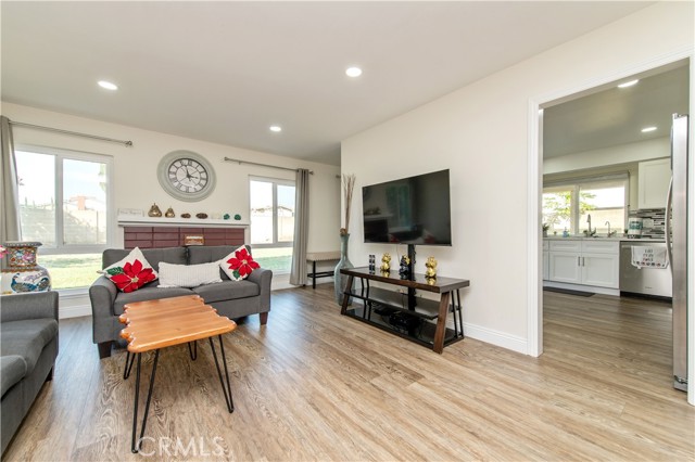 Detail Gallery Image 6 of 30 For 649 Heather, Placentia,  CA 92870 - 4 Beds | 3 Baths