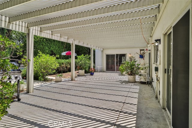 17313 Citronia Street, Northridge CA: https://media.crmls.org/medias/d817778d-cfea-4f47-9244-ffd2311d6927.jpg