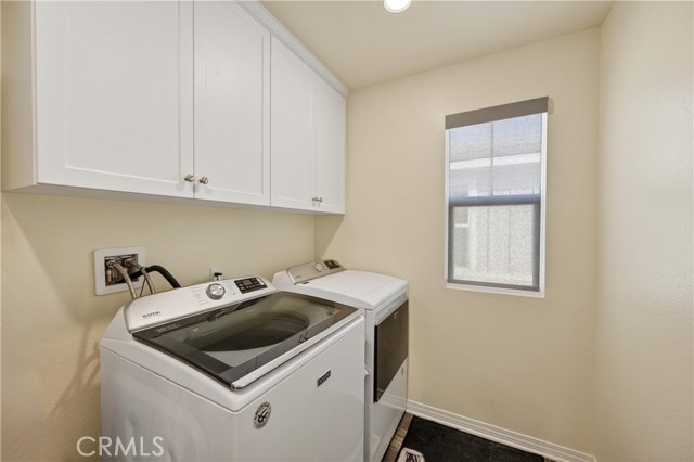 16765 Stags Leap Lane, Fontana CA: https://media.crmls.org/medias/d817b249-6ea0-46c4-9430-d61ea175ba73.jpg