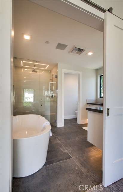 Detail Gallery Image 22 of 26 For 324 Saint Andrews Rd, Newport Beach,  CA 92663 - 5 Beds | 5/1 Baths