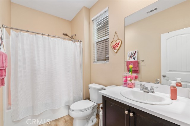 8011 Sea Salt Avenue, Fontana CA: https://media.crmls.org/medias/d8188627-3c6f-41c6-9d47-db68c8e77cf5.jpg