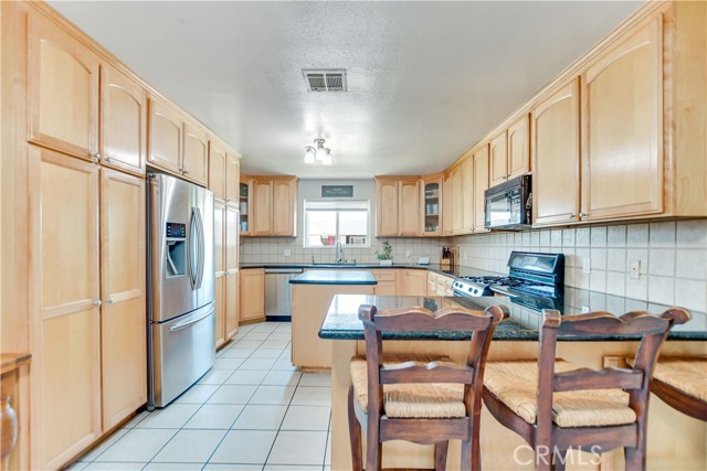 26363 Hemet Street, Hemet CA: https://media.crmls.org/medias/d819ab35-aacc-46bd-bb41-d7770bafb918.jpg