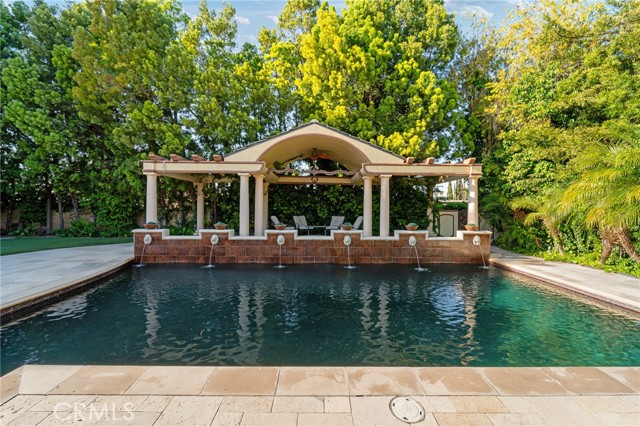 15737 Sutton Street, Encino CA: https://media.crmls.org/medias/d81a287c-1d34-43e4-8b53-2f7431c21598.jpg