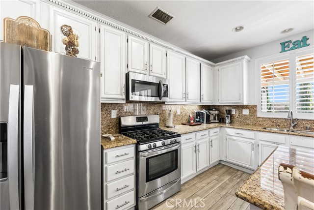 Detail Gallery Image 12 of 53 For 36426 50th St, Palmdale,  CA 93552 - 4 Beds | 3 Baths