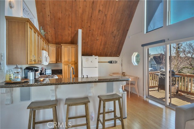 Detail Gallery Image 5 of 19 For 1234 Klondike Dr, Lake Arrowhead,  CA 92352 - 3 Beds | 1/1 Baths