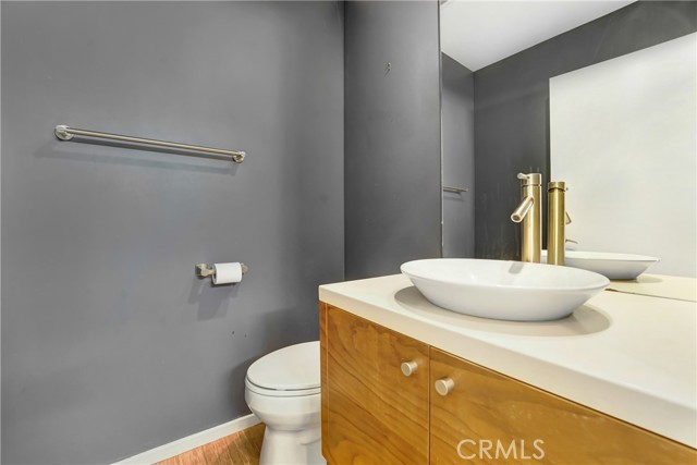3907 De Longpre Avenue, Los Angeles CA: https://media.crmls.org/medias/d81b91dc-d42f-4002-94d1-4c321ee9e14a.jpg