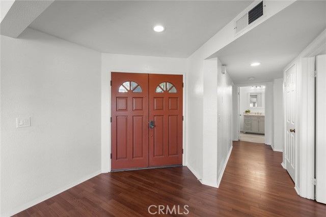 Detail Gallery Image 2 of 39 For 1053 Lakeview, Azusa,  CA 91702 - 2 Beds | 2 Baths