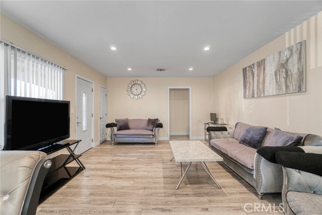 Detail Gallery Image 5 of 47 For 7663 Shadyglade Ave, North Hollywood,  CA 91605 - – Beds | – Baths