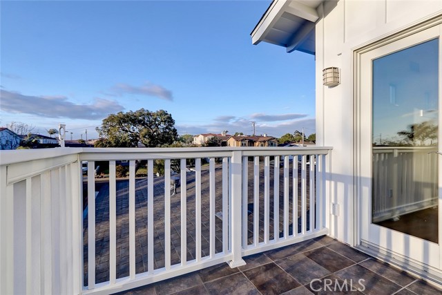 1146 18th Street, Manhattan Beach, California 90266, 4 Bedrooms Bedrooms, ,2 BathroomsBathrooms,Residential,Sold,18th,SB22027666