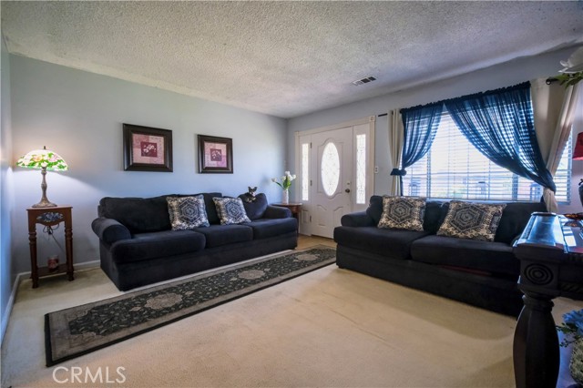 Detail Gallery Image 3 of 32 For 8331 Vista Del Rosa St, Downey,  CA 90240 - 3 Beds | 2 Baths