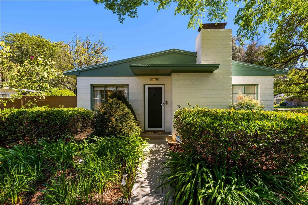 5528 Village Green