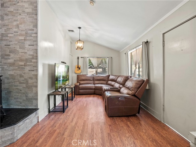 Detail Gallery Image 4 of 42 For 15221 Calle San Luis Potosi, Green Valley,  CA 91390 - 3 Beds | 2 Baths