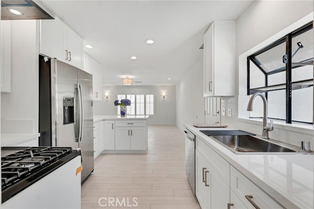 221 Acacia Lane, Newbury Park CA: https://media.crmls.org/medias/d81e5ae8-0e69-47f5-9a05-f44a884bc67b.jpg