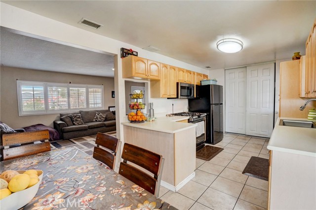 Detail Gallery Image 10 of 46 For 11740 Mathews Rd, Moreno Valley,  CA 92557 - 3 Beds | 2 Baths