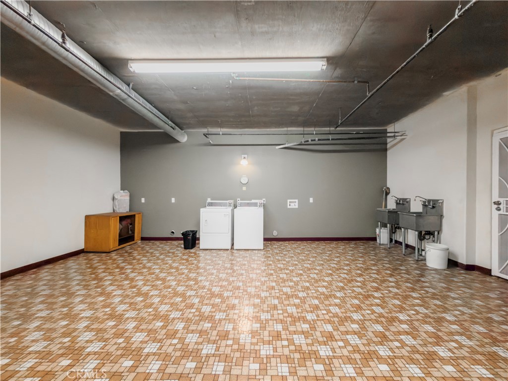https://media.crmls.org/medias/d81f88db-f52b-46fb-be09-dfba93bc04ab.jpg?preset=X-Large