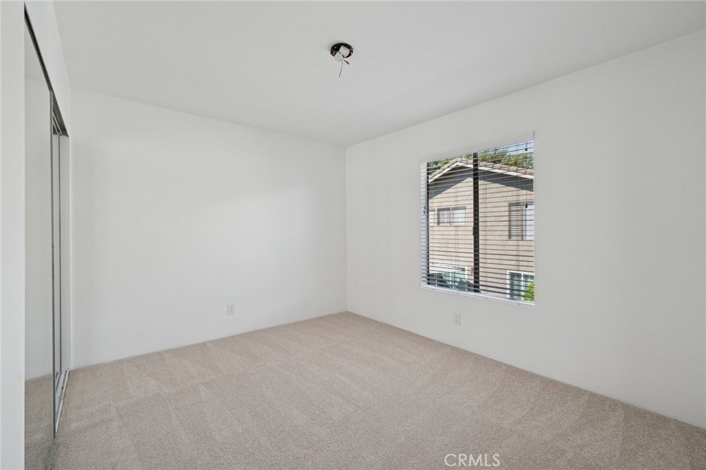 MLS #OC25195498 image #15