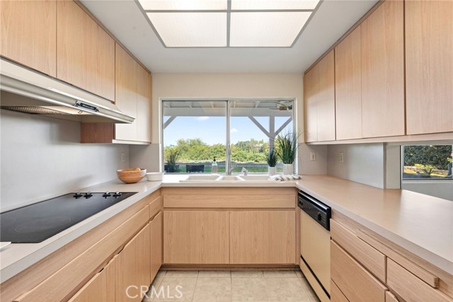Detail Gallery Image 13 of 64 For 5932 Ellenview Ave, Woodland Hills,  CA 91367 - 5 Beds | 4 Baths