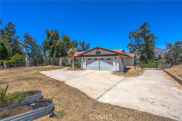 32272 Florida Avenue, Mentone CA: https://media.crmls.org/medias/d8206d40-61ee-4cc8-b098-59391a312470.jpg