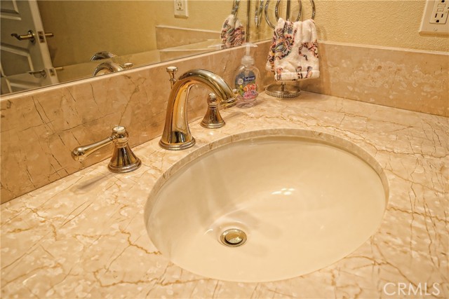 Detail Gallery Image 9 of 32 For 13798 Roswell Ave #B101,  Chino,  CA 91710 - 2 Beds | 2 Baths