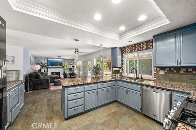 245 Cottonwood Avenue, Riverside CA: https://media.crmls.org/medias/d822098e-bc0e-480f-aee1-459966c72ceb.jpg