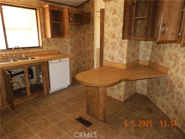 12980 Island Drive, Clearlake Oaks CA: https://media.crmls.org/medias/d8221fa6-e695-4a0a-b15d-b295f0218287.jpg