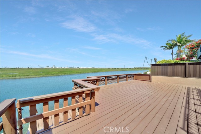 Detail Gallery Image 27 of 39 For 415 Canal St, Newport Beach,  CA 92663 - 4 Beds | 2/1 Baths