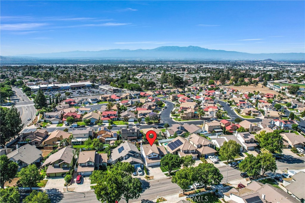 https://media.crmls.org/medias/d822d82a-162a-4907-80f8-ec97e444d232.jpg?preset=X-Large