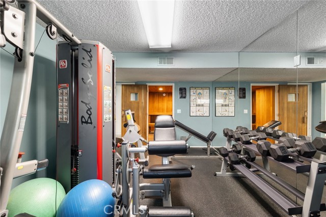 1940 N Highland Avenue, Los Angeles CA: https://media.crmls.org/medias/d822f217-7522-4f9d-8418-d80b36112045.jpg