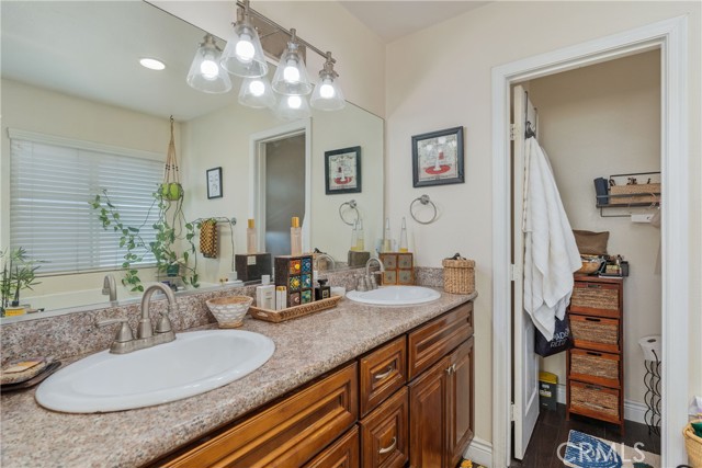 Detail Gallery Image 18 of 23 For 1535 W Persimmon, Rialto,  CA 92377 - 5 Beds | 3 Baths