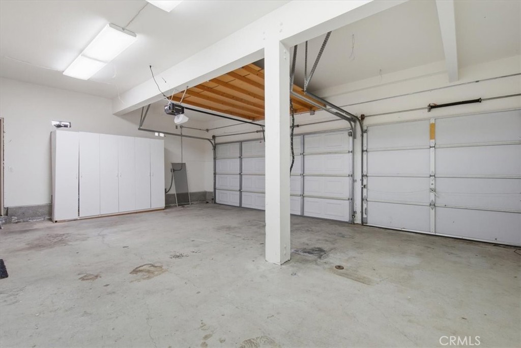 https://media.crmls.org/medias/d8238e28-1567-4491-91d1-5118cab93883.jpg?preset=X-Large