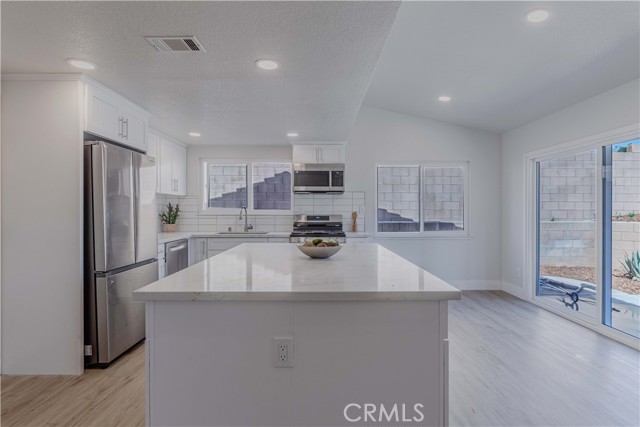 6923 Sundown Drive, Jurupa Valley CA: https://media.crmls.org/medias/d824c469-03fc-41b6-a7f4-74830a713f3e.jpg