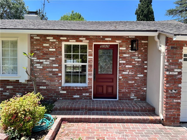 5369 Topeka Drive, Tarzana CA: https://media.crmls.org/medias/d82501c5-b6f7-4adf-a157-dae7b4e3d4dc.jpg
